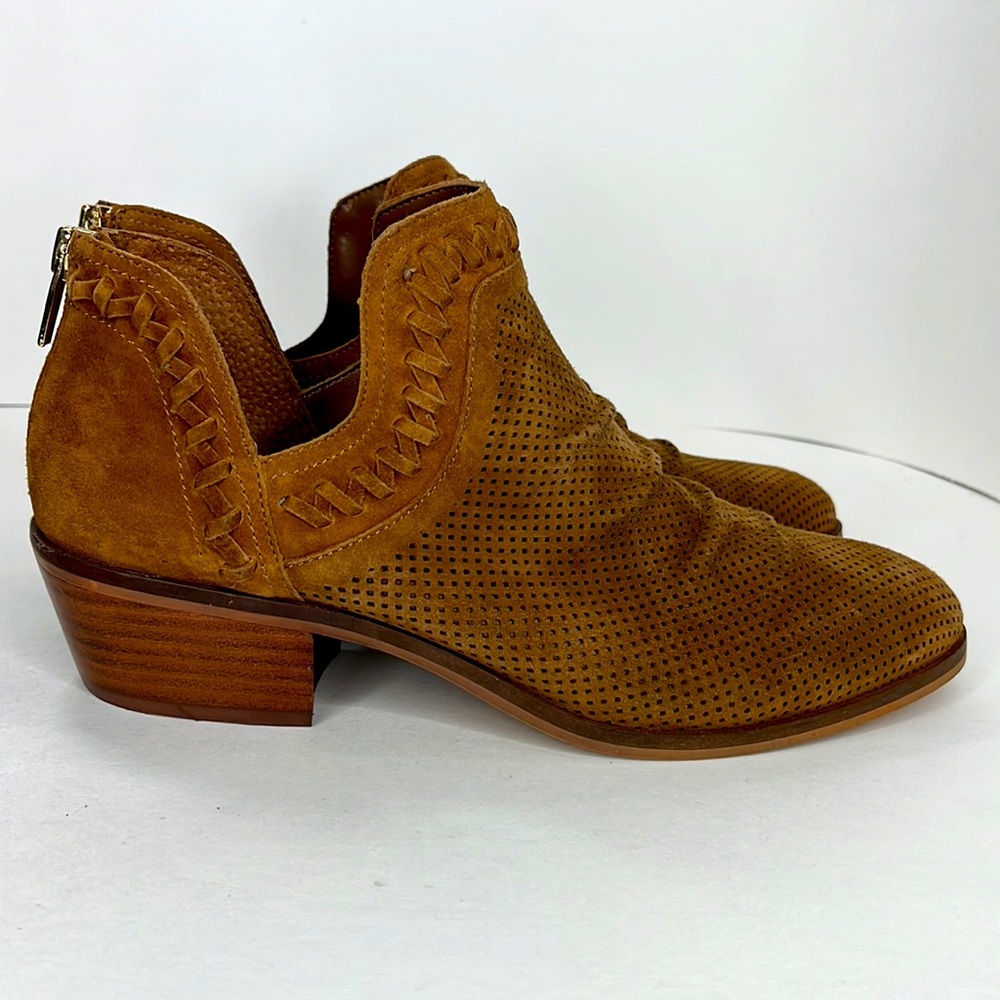 Vince Camuto Palmina Perforated Brown Leather Ankle Booties Women’s Sz 9/ 40